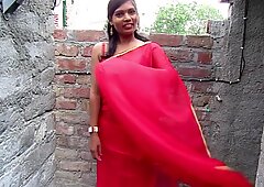 Cel mai tare bhabhi sari într-un stil sexy, de culoare roșie saree act