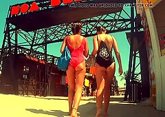 Fantastiska två tonåringar har fuckable fräcka åsnor i bikini