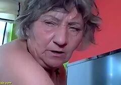 80 år gammal mormor första gången fler-rasig