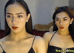 Asiatische dünne Transen Doppelschwanz blasen