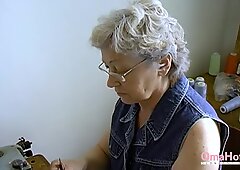 Omahotel Космати баба вагина, изпълнена с възрастни играчки